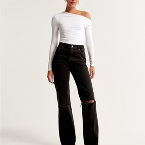 Abercrombie & Fitch 90s Relaxed Jean High Rise Ripped Knee in Black